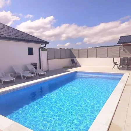 Villa Rawda Halal Pool *